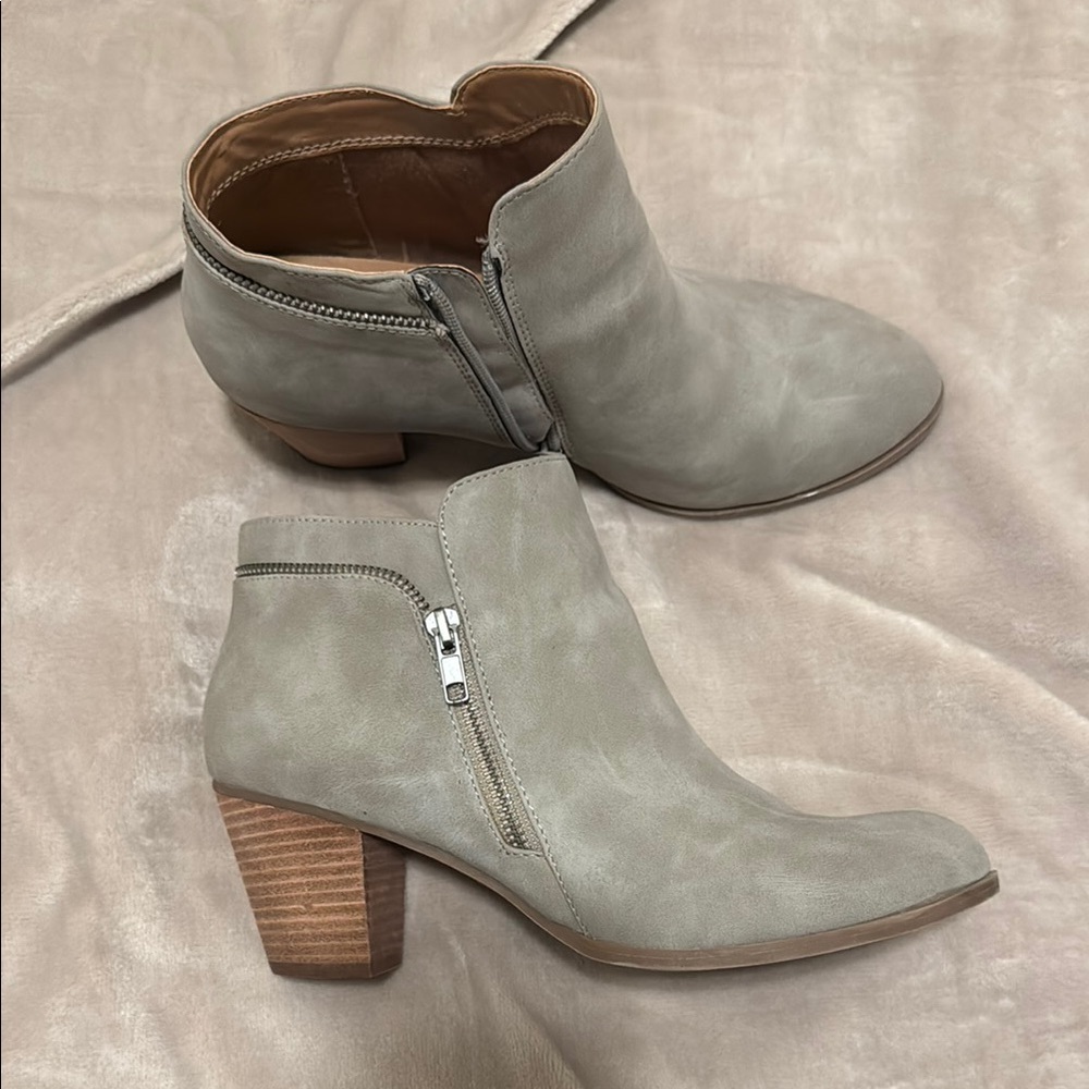 Women's Gray Ankle Boots